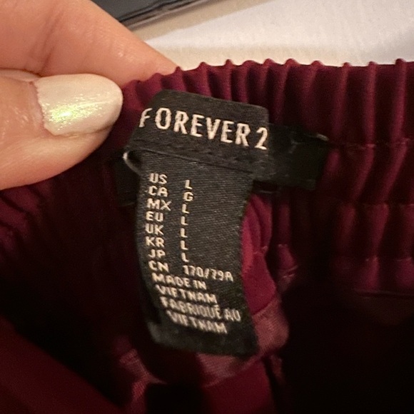 Sz L color cherry. No stains or tears. Excellent condition - Picture 4 of 4